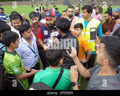 Luton, Großbritannien. Juli 31, 2017. Bedfordshire, Großbritannien. Internationale Cricketers XI spielen gegen Luton Pakistanis bei Wardown Park in Luton, Bedfordshire, Großbritannien. Stockfoto