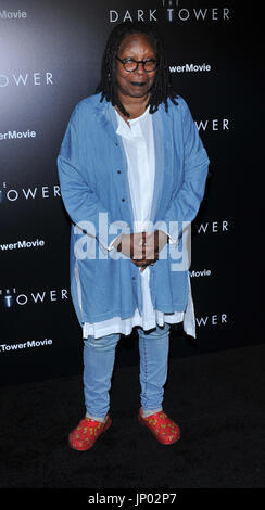 NEW YORK, NY - 31 Juli: Whoopi Goldberg kümmert sich "The Dark Tower" New-York-Premiere im Museum of Modern Art in New York City am 31. Juli 2017. @John Palmer/Medien Punch Stockfoto