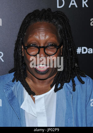 NEW YORK, NY - 31 Juli: Whoopi Goldberg kümmert sich "The Dark Tower" New-York-Premiere im Museum of Modern Art in New York City am 31. Juli 2017. @John Palmer/Medien Punch Stockfoto