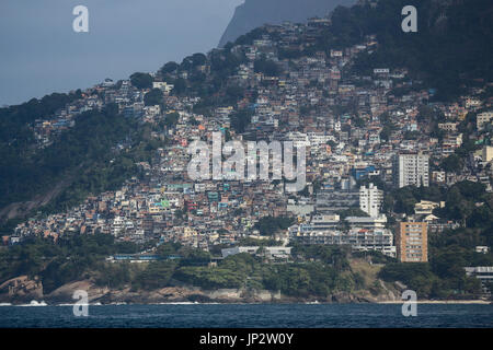 Ansicht der Vidigal Favela in Rio De Janeiro, gelegen zwischen Leblon und São Conrado, zwei der edelsten Stadtteile Rio De Janeiros. Die Favela Vidigal wa Stockfoto