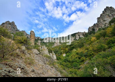 Bergschlucht im Tal der Geister. Crimea Stockfoto