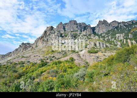 Steinsäulen und Felsen im Tal der Geister. Crimea Stockfoto