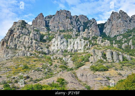 Steinsäulen und Felsen im Tal der Geister. Crimea Stockfoto