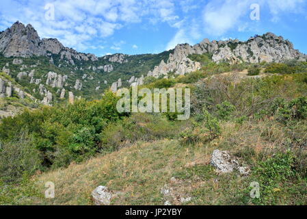 Steinsäulen und Felsen im Tal der Geister. Crimea Stockfoto