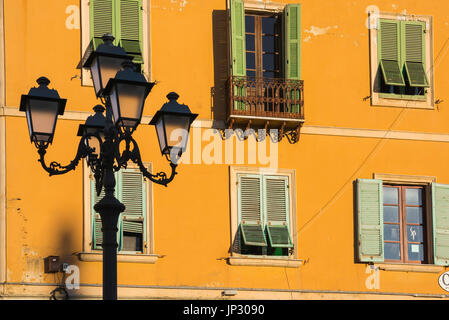 Sardinien Farbe Haus, bunte Wand eines Hauses in der Piazza d ' Italia bei Sonnenuntergang, Sassari, Sardinien. Stockfoto