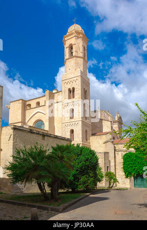 Sassari Sardinien Kathedrale, Sicht auf das östliche Ende der Duomo (Kathedrale San Nicola) und Glockenturm in Sassari, Sardinien. Stockfoto