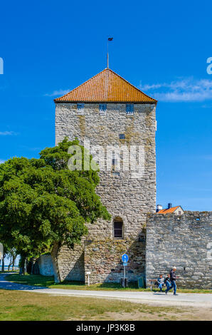 Pulverturm. Einer der bekannteren Türme in der Ringmauer von Visby. Stockfoto