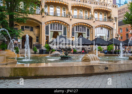 Die Brunnen vor amerikanischen Hotel Amsterdam an Leidse Square - AMSTERDAM - Niederlande Stockfoto