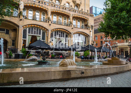 Die Brunnen vor amerikanischen Hotel Amsterdam an Leidse Square - AMSTERDAM - Niederlande Stockfoto