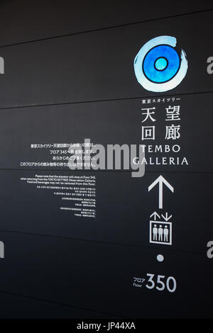 TOKYO, Japan - 13. Mai: Tokyo Skytree Tembo Galleria signage am Boden 350 Skytree Tokyo Tower, einer der beliebtesten Reiseziel in Tokio Stockfoto