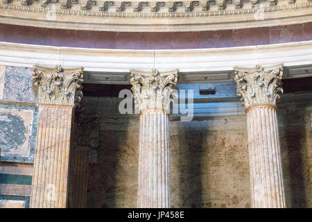 Im Inneren des Pantheon in Rom Stockfoto