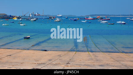 Str. Marys Hafen vom Stadtstrand, St. Marien, Isles of Scilly, Cornwall, England, UK. Stockfoto