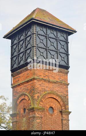 Traditionellen Ziegel Wasserturm Stockfoto
