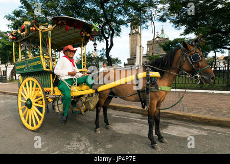 Kalesa in Manila Cathedral, Intramuros, Philippinen Stockfoto