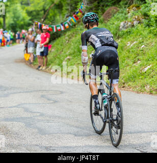 Mont du Chat, Frankreich - 9. Juli 2017: der polnische Radfahrer Rafal Majka Team Bora-Hansgrohe leiden nach einem früheren Unfall ist die Straße am Mo Klettern Stockfoto