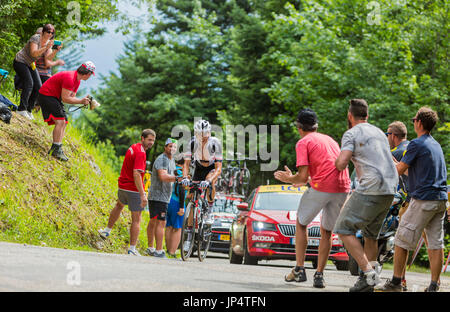 Mont du Chat, Frankreich - 9. Juli 2017: The Französisch Radfahrer Warren Barguil von Team Sunweb klettern die Straße am Mont du Chat während der Phase 9 Tour de Stockfoto