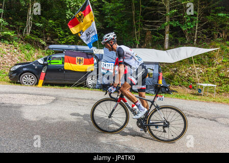 Mont du Chat, Frankreich - 9. Juli 2017: The Französisch Radfahrer Warren Barguil von Team Sunweb klettern die Straße am Mont du Chat während der Phase 9 Tour de Stockfoto