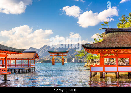 Miyajima, Hiroshima, Japan schwebenden Schrein. Stockfoto