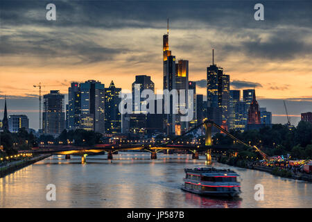 Blick über den Main der CBD in Frankfurt Am Main in Deutschland Stockfoto
