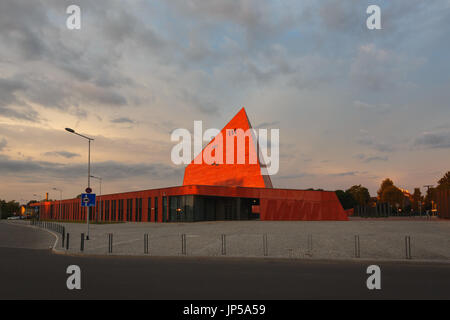 Danzig, Polen - 23. Juli 2017: Sonnenaufgang über dem Museum des zweiten Weltkrieges Stockfoto