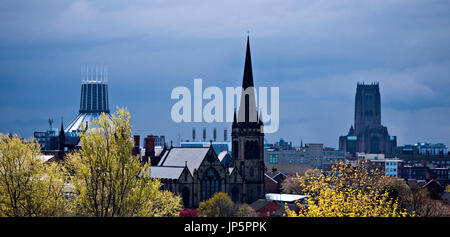 Liverpool Skyline zeigen (links) R-C-Kathedrale, (Mitte) St. Francis Xavier katholischen Jesuitenkirche und (rechts) Liverpool Anglican Cathedral. Stockfoto