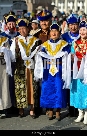 Frauen in traditionellen Deel Kostüm auf eine Begrüßung, mongolischen National Kostüm Festival, Ulaanbaatar, Mongolei Stockfoto