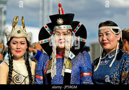 Frauen in traditionellen Deel Kostüm beim mongolischen National Kostüm Festival, Ulaanbaatar, Mongolei Stockfoto