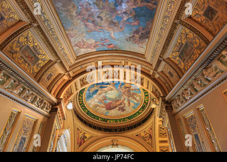 Dekorative Wand Bilder, Decken, Fresko und Treppen im Victoria und Albert Museum, London Stockfoto