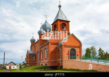 Orthodoxe Kirche der Heiligen Cosmas und Damian im Dorf Verkh-Chebula Stockfoto