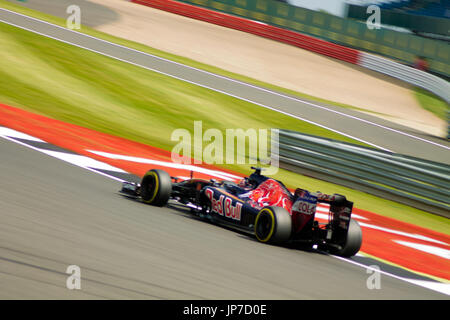 bei der die erste Ecke des Grand Prix von Silverstone circuit während der 2016 britischen Formel 1 Grand Prix Stockfoto