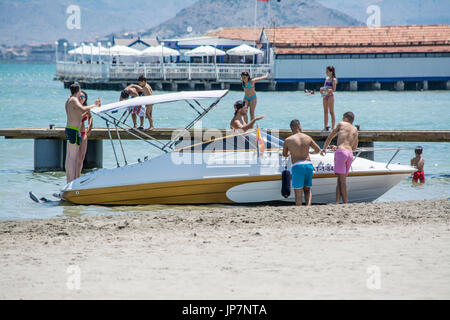 Boot am Strand von Mar Menor in Los Alcazares in Murcia Spanien Stockfoto