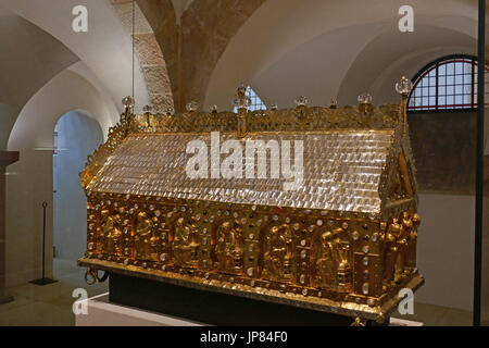 Godehardschrein Im Hildesheimer Dom, Hohe Domkirche St. Mariä Himmelfahrt, Hildesheim, Niedersachsen, Deutschland | Der Schrein von St. Godehard in der Stockfoto
