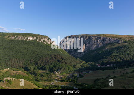 Panorama-Blick von Turda Schlucht - ein Naturschutzgebiet in Rumänien Stockfoto