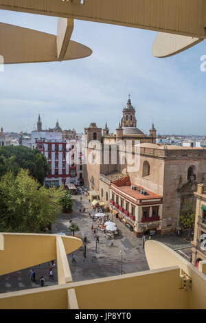 Spanien, Andalusien, Sevilla Stadt, Encarnacion Square, Metropol Parasol bekannt als "Las Setas" Stockfoto