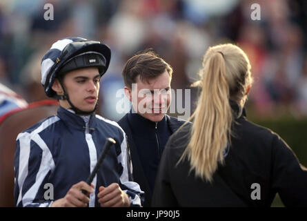 Trainer Joseph O'Brien mit seinem Bruder Donnacha (links), während der Tag eins des Sommerfestivals Galway in Galway Races, Ballybrit Galway. PRESSEVERBAND Foto. Bild Datum: Montag, 31. Juli 2017. Finden Sie unter PA Geschichte RACING Galway. Bildnachweis sollte lauten: Niall Carson/PA Wire. Stockfoto