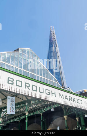 England, London, Southwark, Splitter und Borough Markt Zeichen Stockfoto