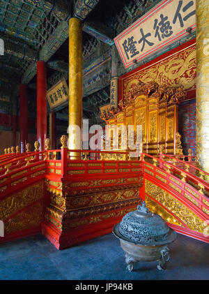 Thron, Huang Ji Hall, die Verbotene Stadt, Peking, China Stockfoto