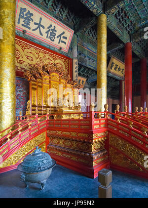 Thron in Huang Ji Hall, die verbotenen Cuty, Peking, China Stockfoto