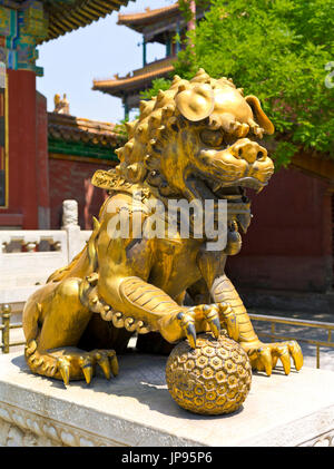 Löwe aus Bronze, die Verbotene Stadt, Peking, China Stockfoto