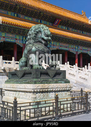 Löwe aus Bronze, die Verbotene Stadt, Peking, China Stockfoto