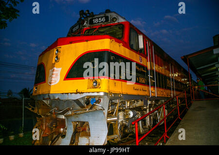 Panama canal railway locomotive front view at night Stockfoto