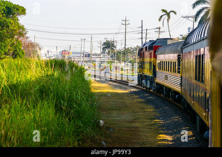 Bilder von der Panama Canal Railway train nahenden Colon Stockfoto