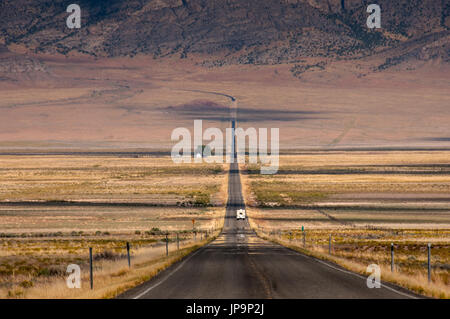 Einsame Straße in Nevada Amerika USA Stockfoto