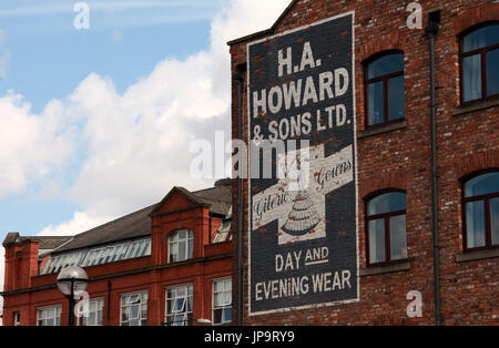 Alte bemalte Werbung auf Grundstück Ducie Street in Manchester Stockfoto