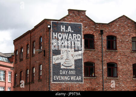 Alte bemalte Werbung auf Grundstück Ducie Street in Manchester Stockfoto