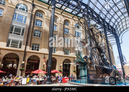 England, London, Southwark, Hays Galleria, Restaurants Stockfoto