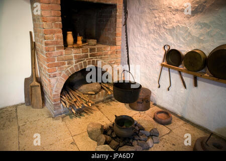 Anzeige der traditionellen Küche Platz in die Vene Linnamuuseum, aka Tallinn City Museum, 17, Tallinn, Estland Stockfoto