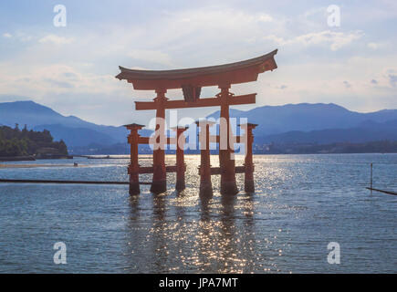 Japan, Hiroshima-Provinz, Myajima Island, Utsukushima-Schrein, das Tor Stockfoto