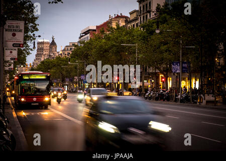 Paseo de Gracia Avenue, eine der Hauptstraßen in Barcelona, Katalonien, Spanien Stockfoto