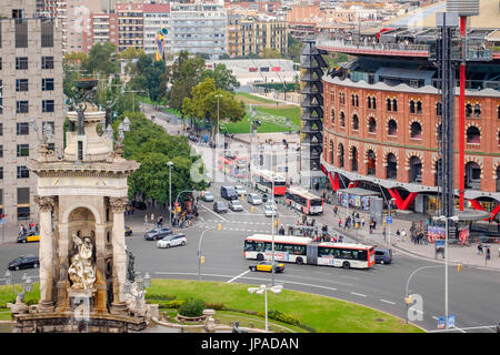 Plaza de Espanya und Arenen Stierkampfarena in Barcelona, Spanien, der alte Stierkampfarena, Baujahr 1900, ist seit 2011 ein Einkaufs- und Freizeit-Center Stockfoto